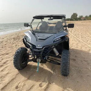 Buggy biplace face à l'océan sur la plage, demi-journée en buggy à Saly